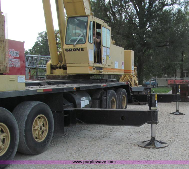 image for item F4578 1985 Grove TMS760 60 ton hydraulic crane with carrier