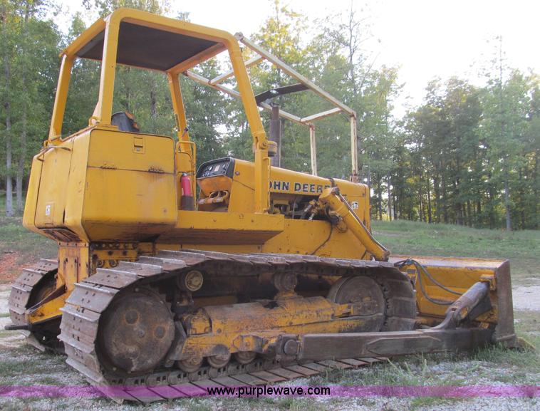 image for item F4581 1979 John Deere 750E dozer