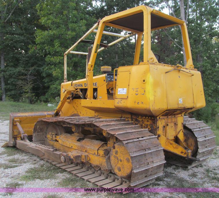 image for item F4581 1979 John Deere 750E dozer