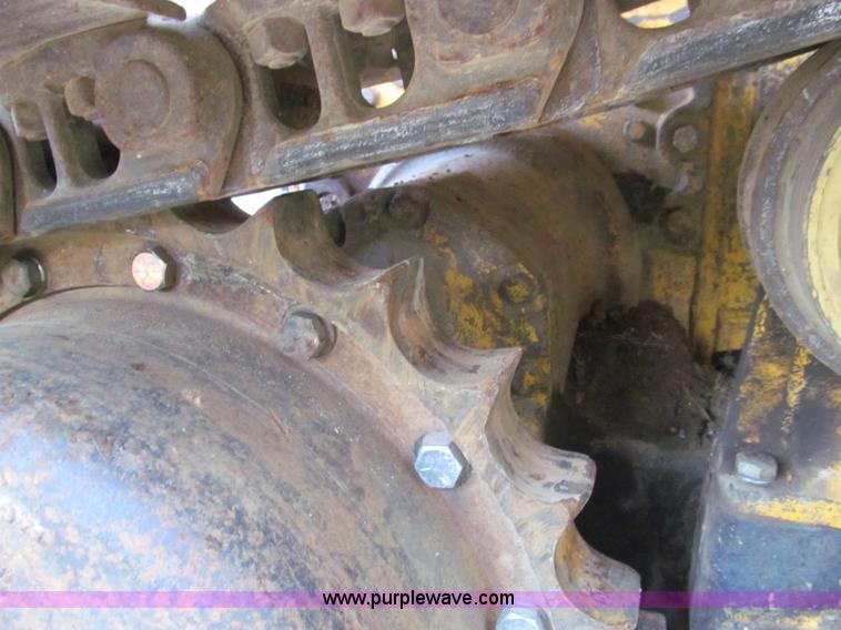 image for item F4581 1979 John Deere 750E dozer