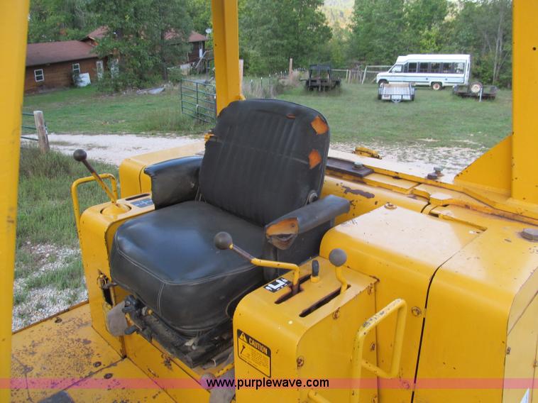 image for item F4581 1979 John Deere 750E dozer