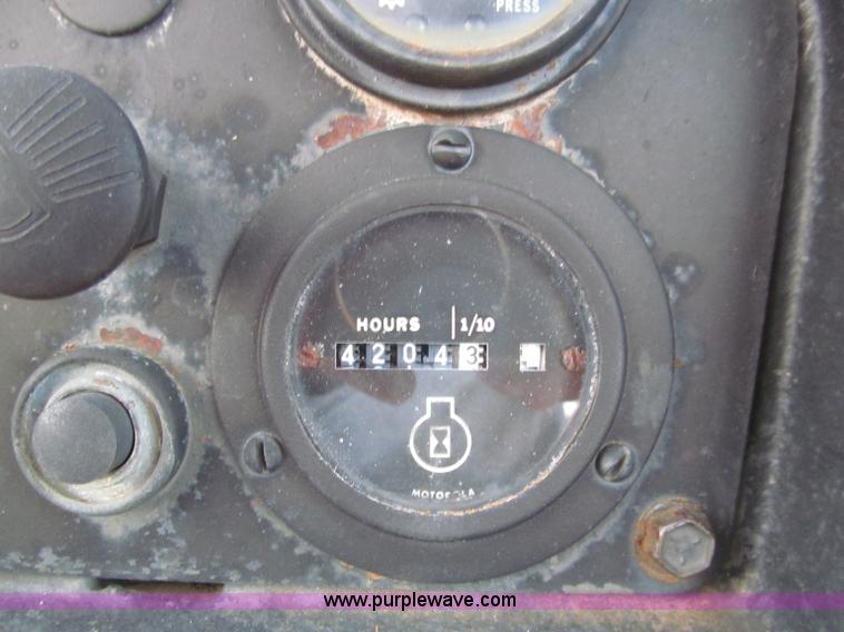 image for item F4581 1979 John Deere 750E dozer