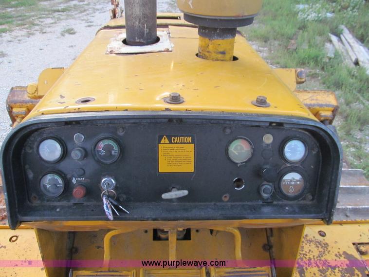 image for item F4581 1979 John Deere 750E dozer