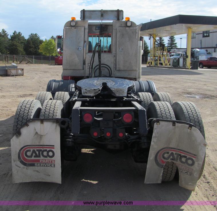 image for item F5531 2003 Mack RD600K semi truck