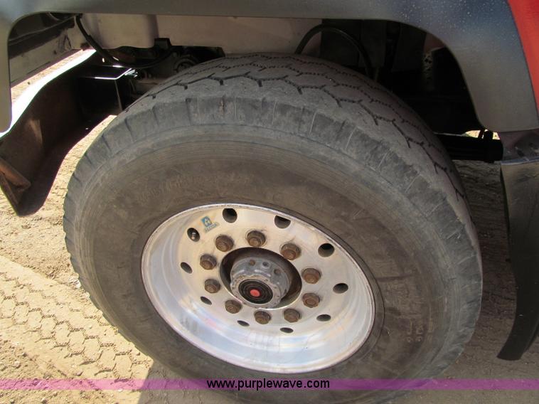 image for item F5531 2003 Mack RD600K semi truck