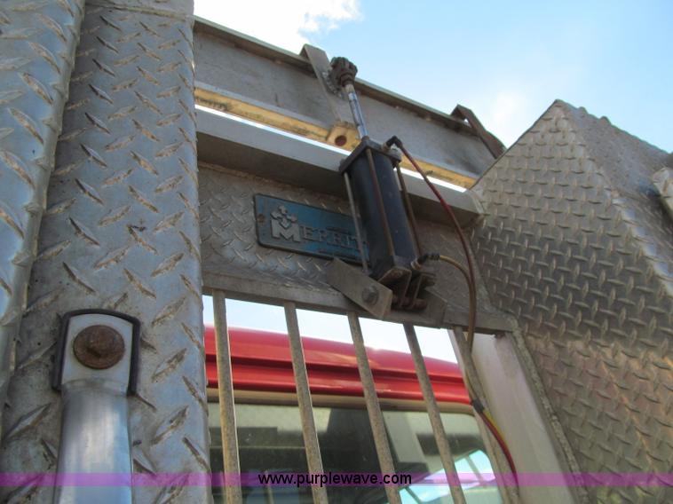 image for item F5531 2003 Mack RD600K semi truck