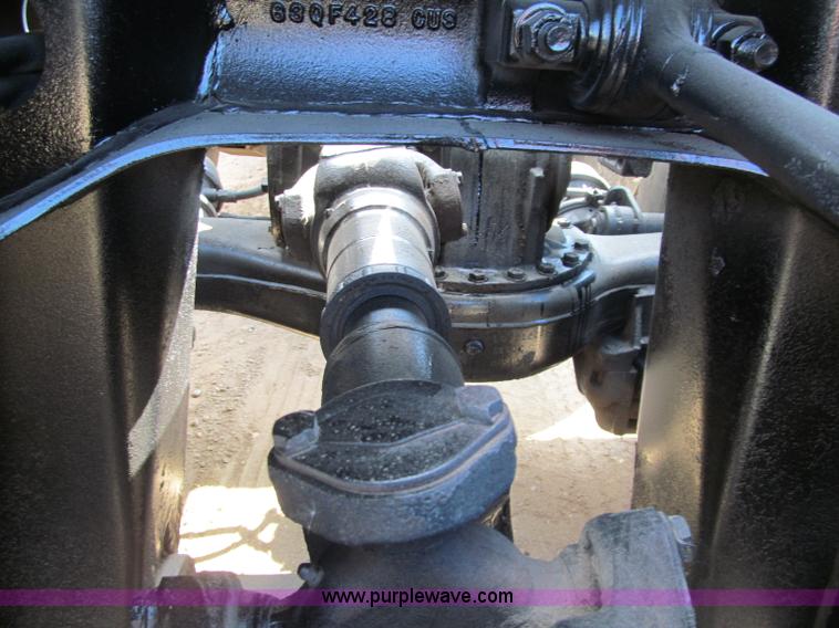 image for item F5531 2003 Mack RD600K semi truck