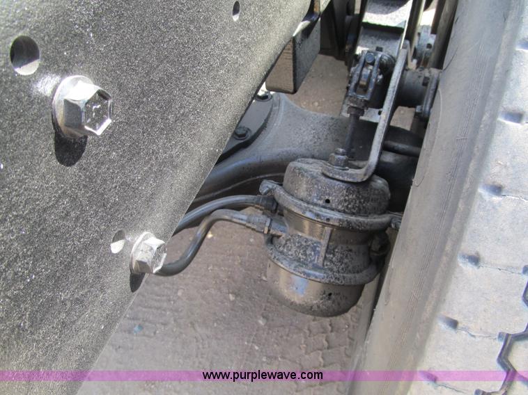 image for item F5531 2003 Mack RD600K semi truck