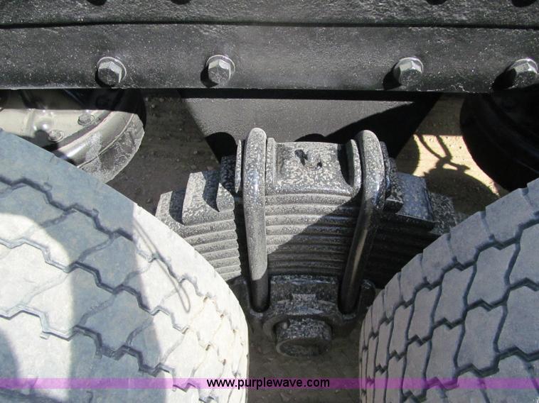 image for item F5531 2003 Mack RD600K semi truck