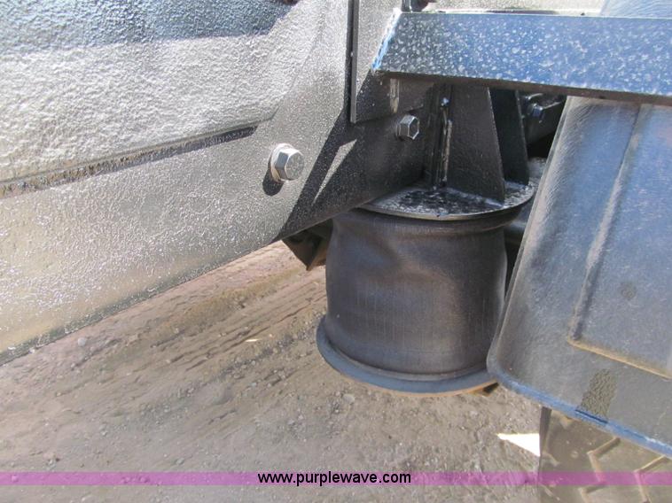 image for item F5531 2003 Mack RD600K semi truck