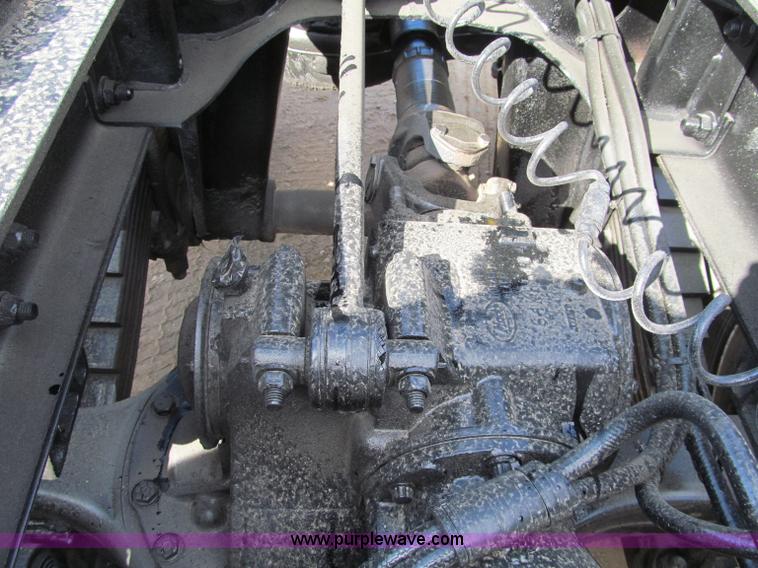 image for item F5531 2003 Mack RD600K semi truck