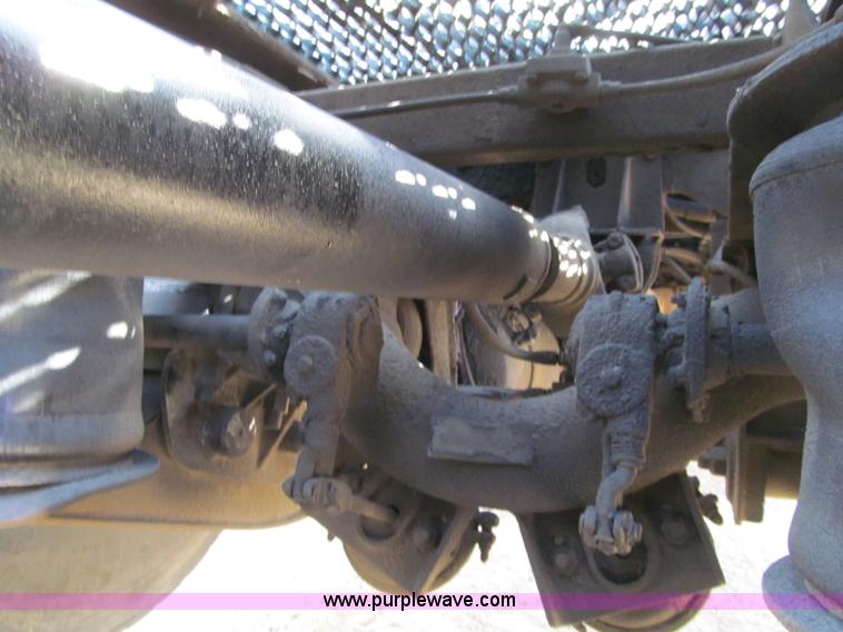 image for item F5531 2003 Mack RD600K semi truck