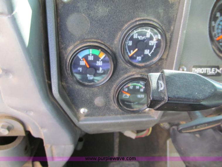 image for item F5531 2003 Mack RD600K semi truck