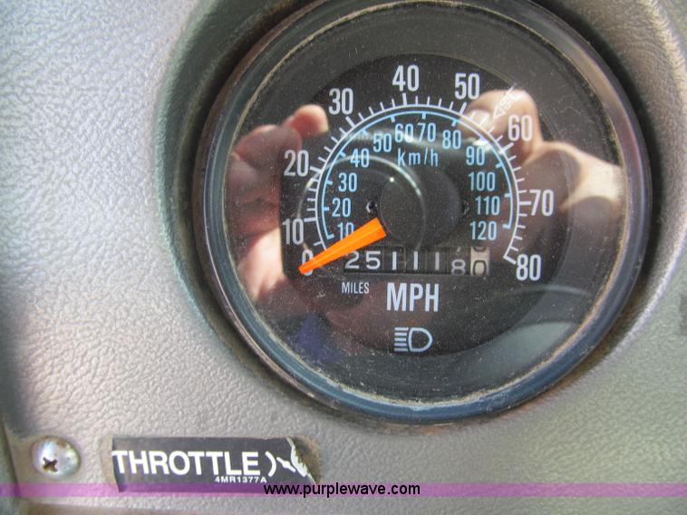 image for item F5531 2003 Mack RD600K semi truck