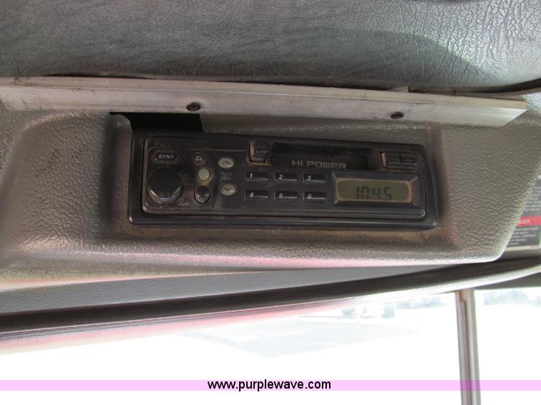 image for item F5531 2003 Mack RD600K semi truck