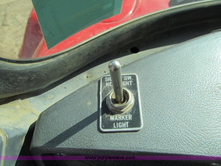 image for item F5531 2003 Mack RD600K semi truck