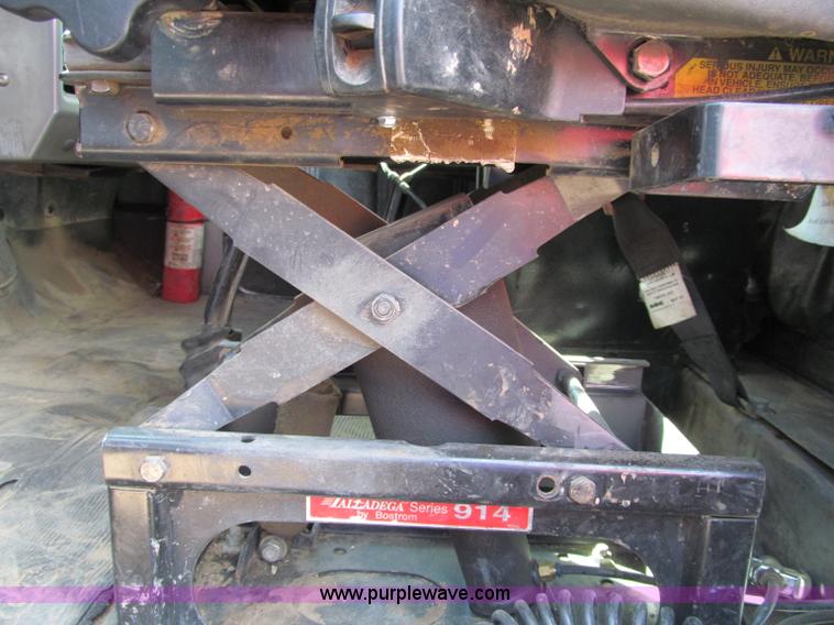 image for item F5531 2003 Mack RD600K semi truck