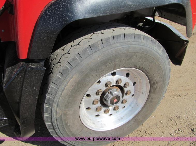 image for item F5531 2003 Mack RD600K semi truck