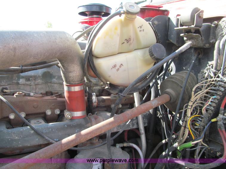 image for item F5531 2003 Mack RD600K semi truck