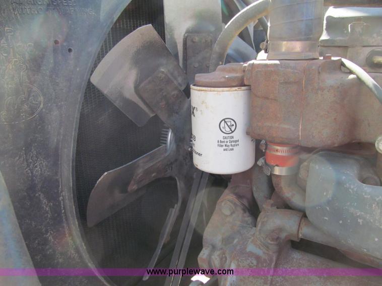 image for item F5531 2003 Mack RD600K semi truck