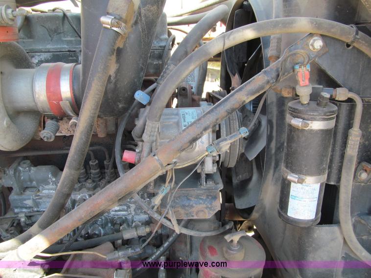 image for item F5531 2003 Mack RD600K semi truck