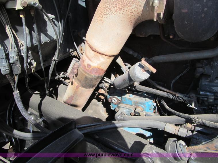 image for item F5531 2003 Mack RD600K semi truck