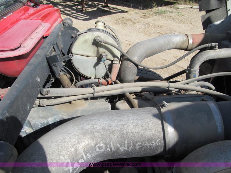 image for item F5531 2003 Mack RD600K semi truck