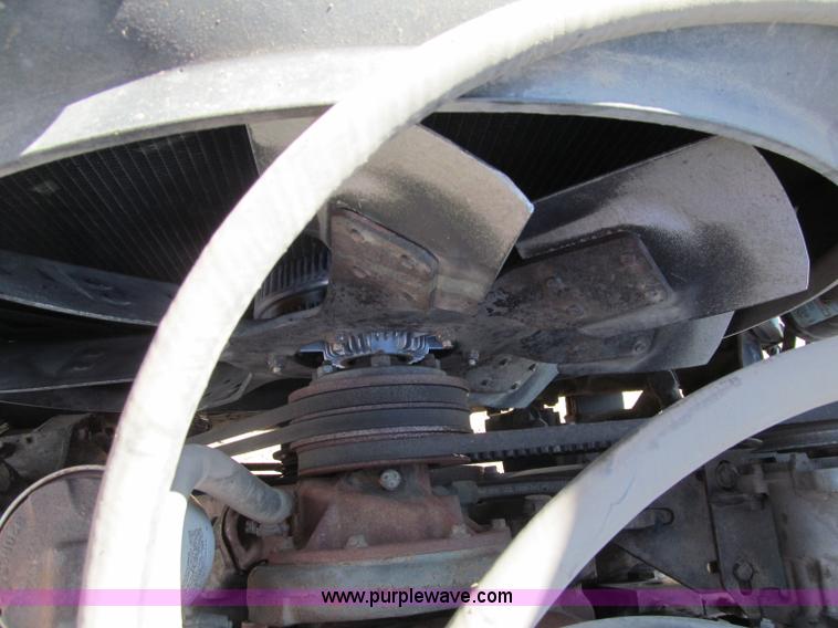 image for item F5531 2003 Mack RD600K semi truck