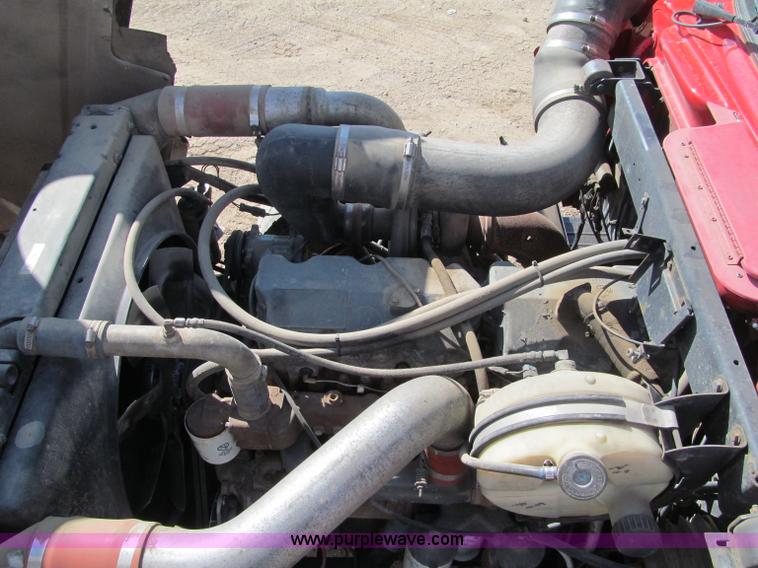 image for item F5531 2003 Mack RD600K semi truck