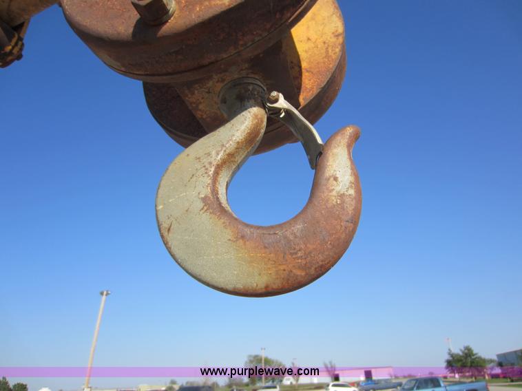 image for item F6529 Galion 125 hydraulic crane