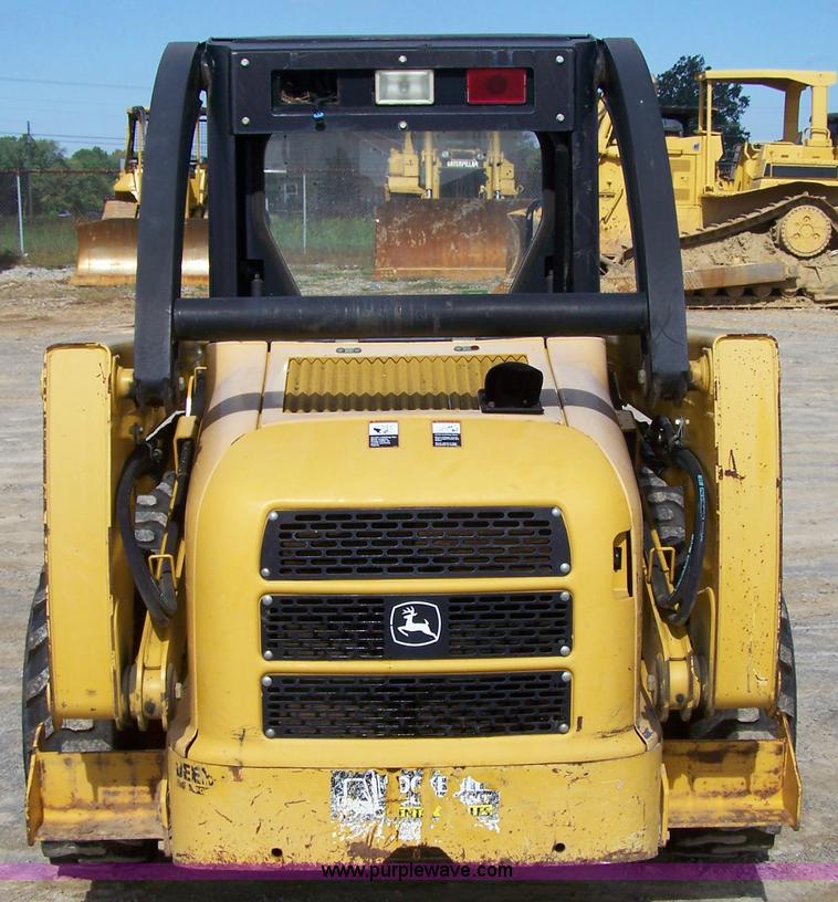 image for item F7501 2003 John Deere 240 Series II skid steer