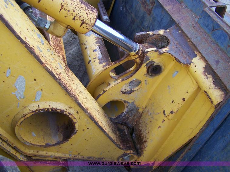 image for item F7501 2003 John Deere 240 Series II skid steer