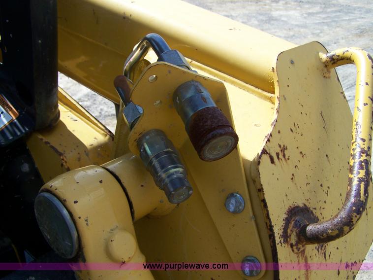 image for item F7501 2003 John Deere 240 Series II skid steer