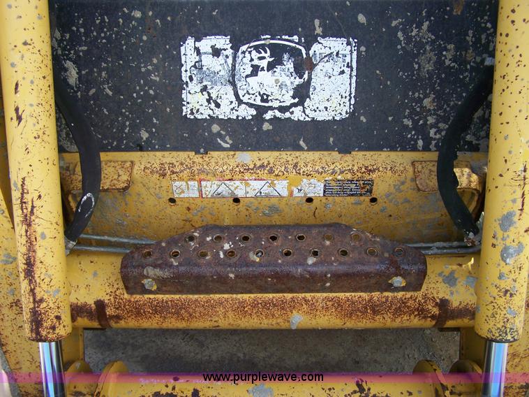 image for item F7501 2003 John Deere 240 Series II skid steer