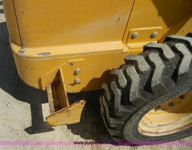 image for item F7501 2003 John Deere 240 Series II skid steer