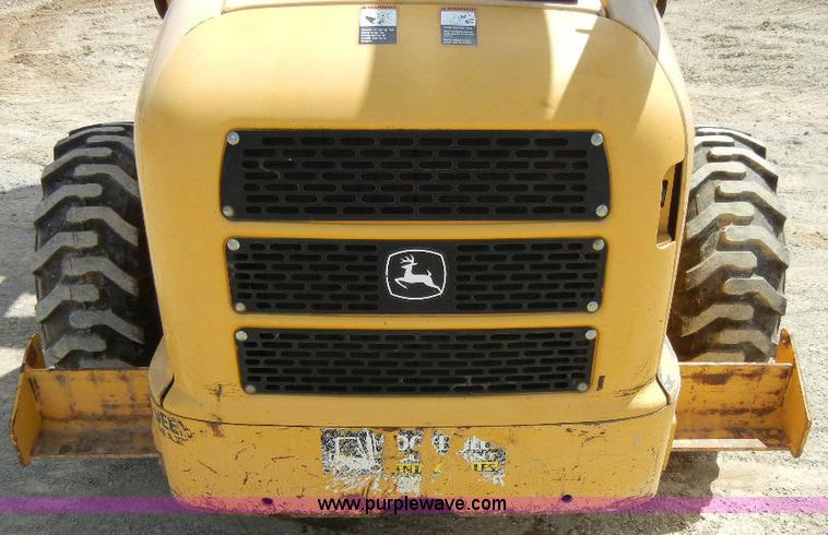 image for item F7501 2003 John Deere 240 Series II skid steer