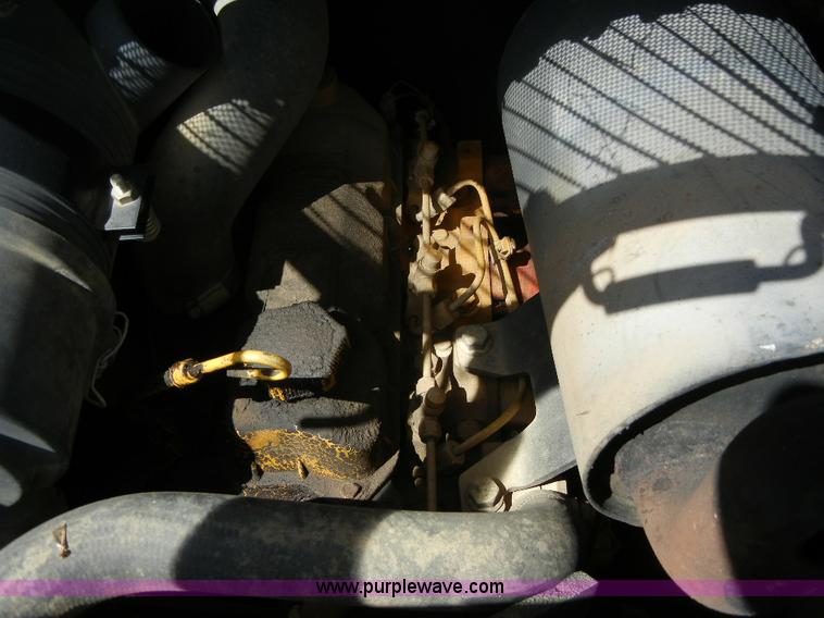 image for item F7501 2003 John Deere 240 Series II skid steer