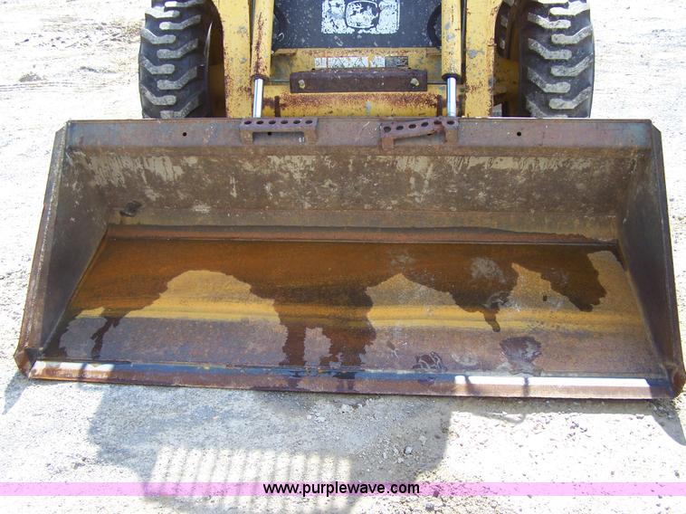 image for item F7501 2003 John Deere 240 Series II skid steer