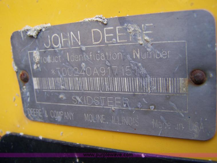 image for item F7501 2003 John Deere 240 Series II skid steer