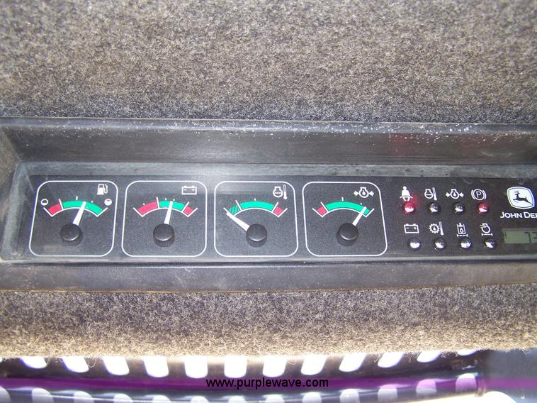 image for item F7501 2003 John Deere 240 Series II skid steer