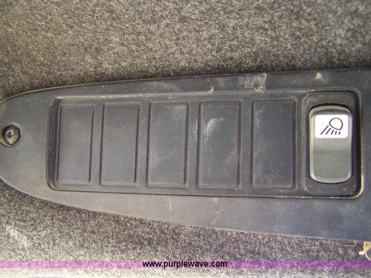 image for item F7501 2003 John Deere 240 Series II skid steer