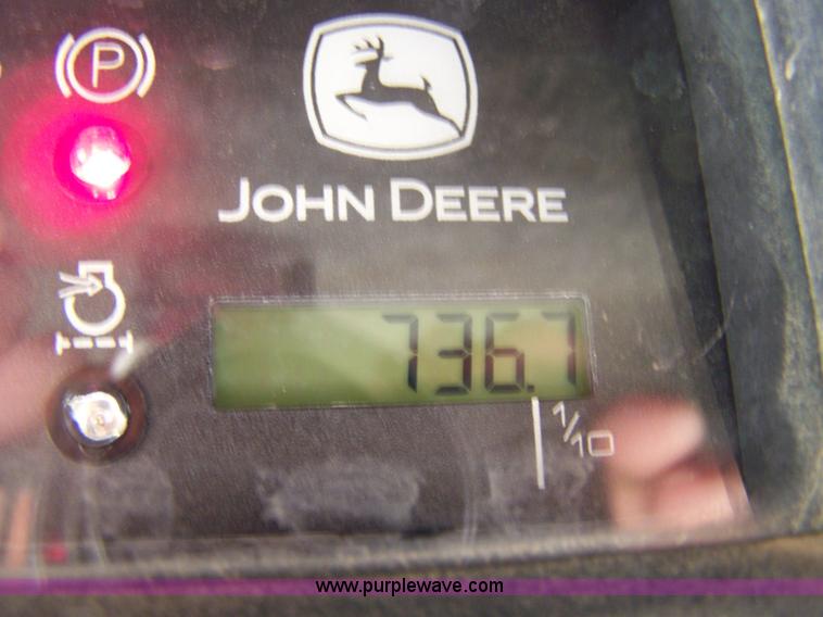 image for item F7501 2003 John Deere 240 Series II skid steer