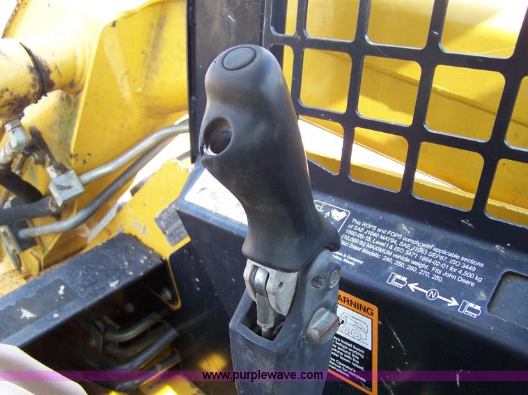 image for item F7501 2003 John Deere 240 Series II skid steer