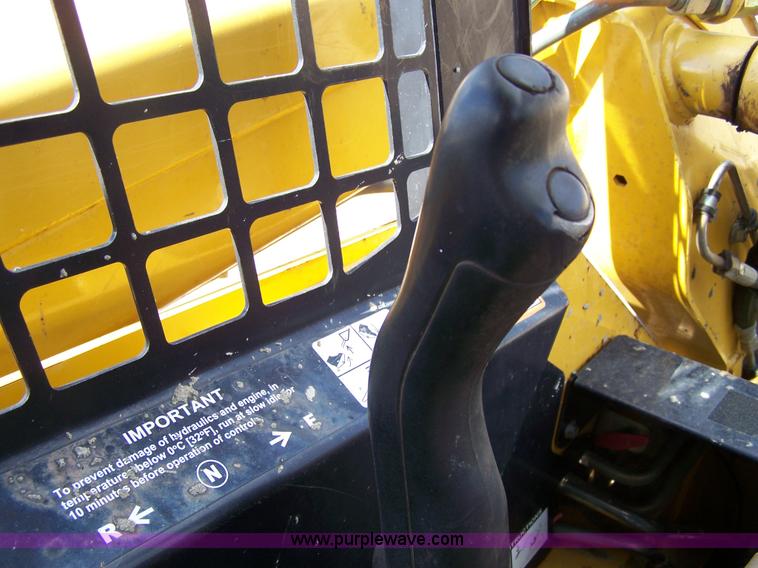 image for item F7501 2003 John Deere 240 Series II skid steer