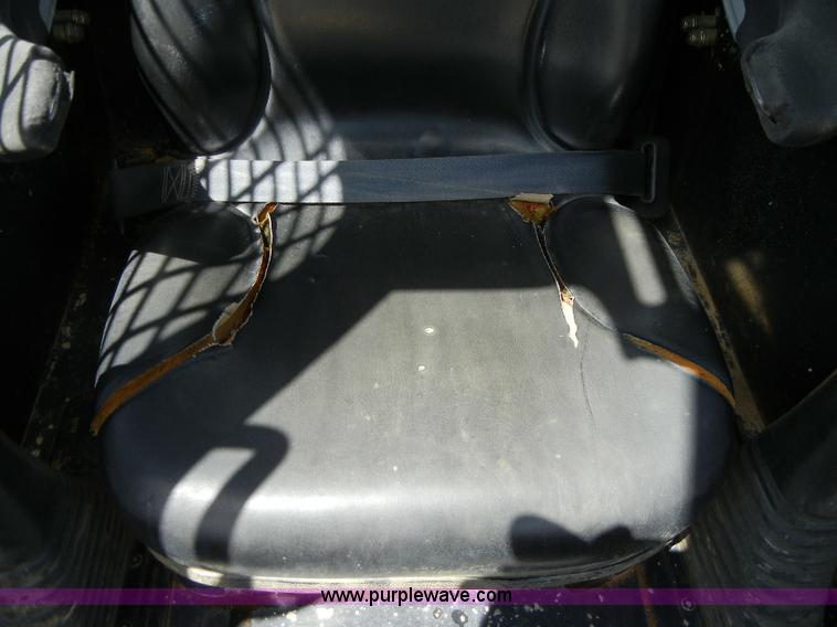 image for item F7501 2003 John Deere 240 Series II skid steer