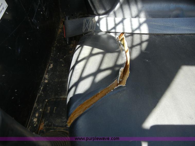 image for item F7501 2003 John Deere 240 Series II skid steer