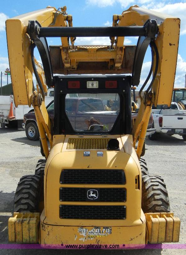 image for item F7502 2003 John Deere 240 Series II skid steer