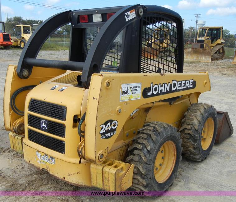 2003 John Deere 240 Series II skid steer in Crossville, TN Item F7502
