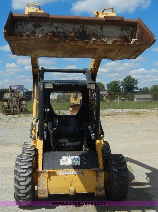 image for item F7502 2003 John Deere 240 Series II skid steer