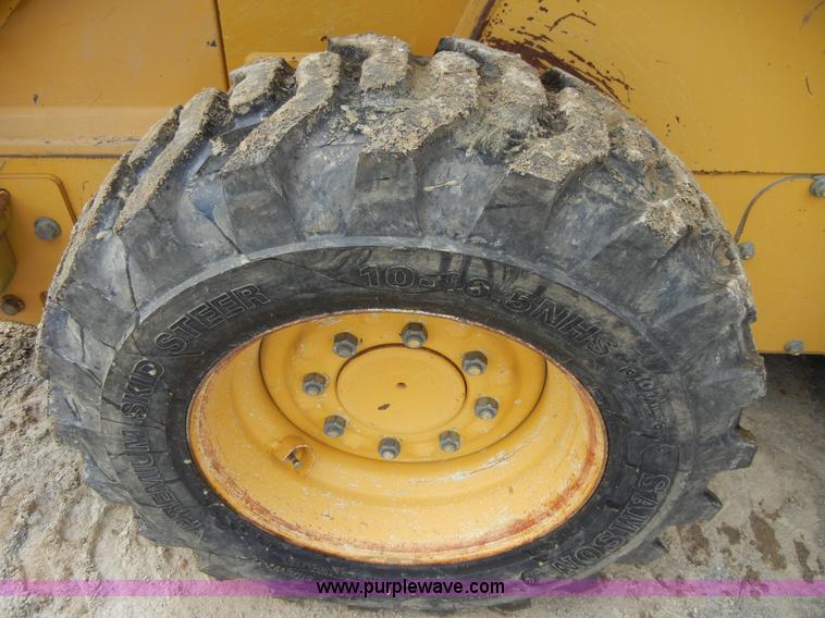 image for item F7502 2003 John Deere 240 Series II skid steer